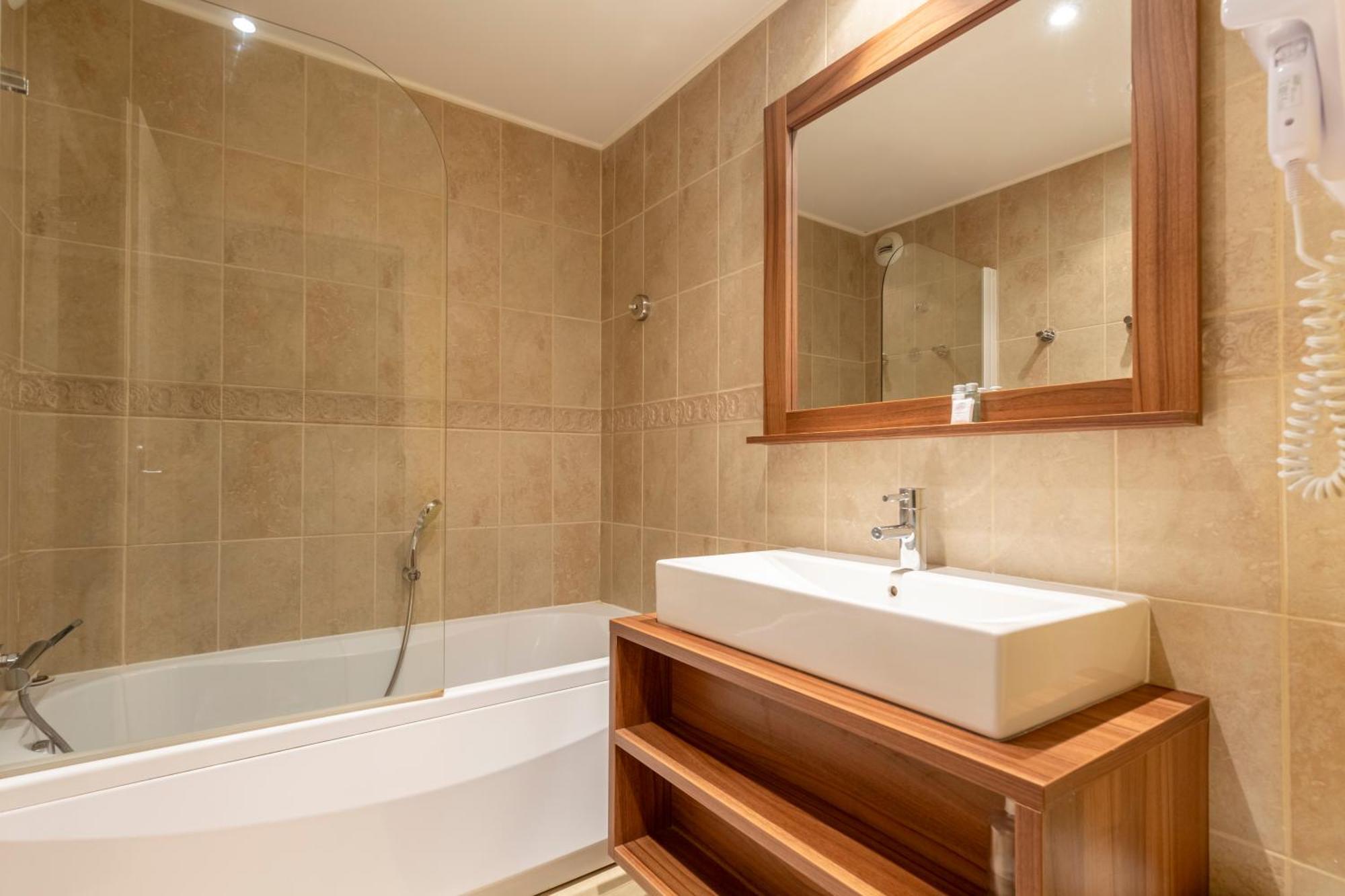 Joli T2, Centre, Parking Prive, Wifi, Local A Ski Isola 2000 Luaran gambar